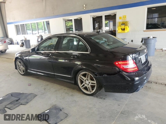 2013 Mercedes-Benz C 300 Sport z VIN WDDGF8AB3DR249606, wystawiony jako Copart lot #60355005 z przebiegiem 76 668 mil mil oraz Czysty tytuł • Clean title. Historia ofert i sprzedaży dostępna na DreamBid. Obrazek 2.