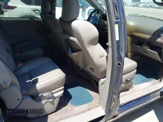 2002 Chrysler Town & Country Limited with VIN 2C8GP64LX2R611906, listed as a IAAI auction lot 42041345 with 166,896 mi miles. Bid and sale history available at carsss.com. Image 8.