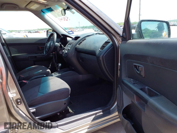 2013 Kia Soul with VIN KNDJT2A54D7620669, listed as a IAAI auction lot 42060648 with 182,041 mi miles. Bid and sale history available at carsss.com. Image 5.