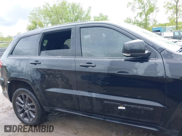 2018 Jeep Grand Cherokee Overland z VIN 1C4RJFCT2JC234220, wystawiony jako IAAI lot #42240365 z przebiegiem 84 753 mil mil oraz . Historia ofert i sprzedaży dostępna na DreamBid. Obrazek 13.