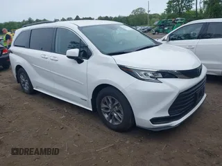 2021 Toyota Sienna LE with VIN 5TDKRKECXMS059444, listed as a IAAI auction lot 42323646 with 21,235 mi miles and . Bid and sale history available at DreamBid. Image 1.