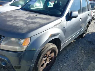 2007 Suzuki Grand Vitara with VIN JS3TE941974200708, listed as a IAAI auction lot 41589258 with 207,472 mi miles. Bid and sale history available at carsss.com. Image 6.