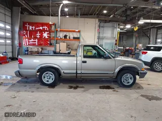 2000 Chevrolet S-10 LS with VIN 1GCCS1449YK187118, listed as a IAAI auction lot 41278247 with 0 mi miles. Bid and sale history available at carsss.com. Image 13.