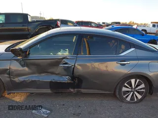 2019 Nissan Altima 2.5 SV with VIN 1N4BL4DV0KC111037, listed as a IAAI auction lot 41238586 with 98,002 mi miles. Bid and sale history available at carsss.com. Image 14.