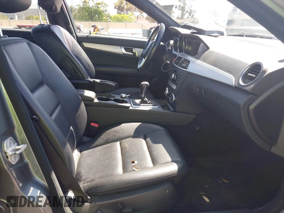 2012 Mercedes-Benz C 250 Sport с VIN WDDGF4HB2CA680837, выставлен на аукционе IAAI как лот 42385586 с пробегом 137 647 миль миль и . История ставок и продаж доступна на DreamBid. Изображение 5.