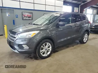 2019 Ford Escape SE z VIN 1FMCU9GD0KUC17375, wystawiony jako Copart lot #60622745 z przebiegiem 129 882 mil mil oraz Czysty tytuł • Clean title. Historia ofert i sprzedaży dostępna na DreamBid. Obrazek 1.