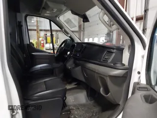 2020 Ford Transit Cargo z VIN 1FTBR2C84LKA08946, wystawiony jako IAAI lot #41716396 z przebiegiem 77 272 mil mil oraz . Historia ofert i sprzedaży dostępna na DreamBid. Obrazek 5.