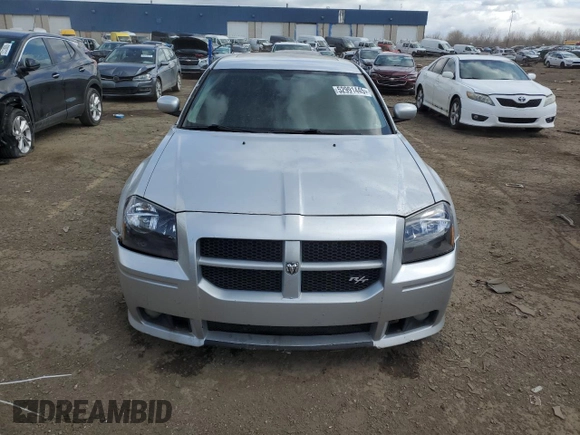 2005 Dodge Magnum RT z VIN 2D8GV582X5H585242, wystawiony jako Copart lot #52991445 z przebiegiem 170 968 mil mil oraz Czysty tytuł • Clean title. Historia ofert i sprzedaży dostępna na DreamBid. Obrazek 5.