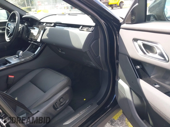 2025 Land Rover Range Rover Velar Dynamic SE with VIN SALYL2EX8SA810607, listed as a IAAI auction lot 41568626 with 565 mi miles and . Bid and sale history available at DreamBid. Image 5.