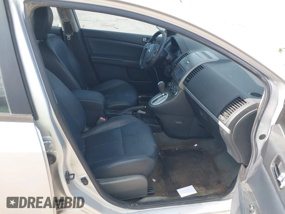 2012 Nissan Sentra S z VIN 3N1AB6AP4CL605131, wystawiony jako IAAI lot #42420591 z przebiegiem 199 410 mil mil oraz . Historia ofert i sprzedaży dostępna na DreamBid. Obrazek 5.