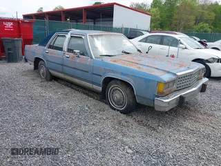 1985 Ford Crown Victoria z VIN 2FABP43F5FX124356, wystawiony jako IAAI lot #42190679 z przebiegiem 97 829 mil mil oraz . Historia ofert i sprzedaży dostępna na DreamBid. Obrazek 1.