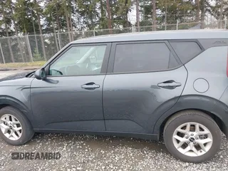 2022 Kia Soul LX with VIN KNDJ23AU5N7834572, listed as a IAAI auction lot 41829793 with 32,437 mi miles. Bid and sale history available at carsss.com. Image 13.
