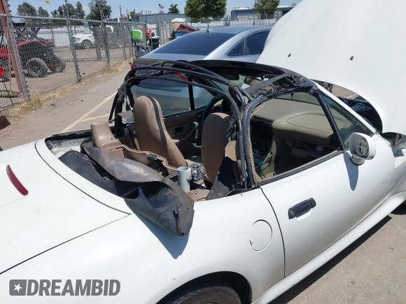 1997 BMW 3 Series Z3 1.9 z VIN 4USCH7323VLB79374, wystawiony jako IAAI lot #42371934 z przebiegiem 161 418 mil mil oraz . Historia ofert i sprzedaży dostępna na DreamBid. Obrazek 12.