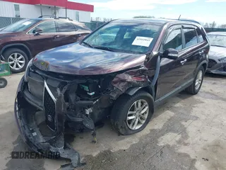 2015 Kia Sorento LX z VIN 5XYKT3A68FG594912, wystawiony jako IAAI lot #41911045 z przebiegiem 162 512 mil mil oraz . Historia ofert i sprzedaży dostępna na DreamBid. Obrazek 2.