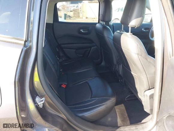 2018 Jeep Compass Latitude with VIN 3C4NJCBBXJT488669, listed as a IAAI auction lot 41679070 with 27,547 mi miles. Bid and sale history available at carsss.com. Image 8.