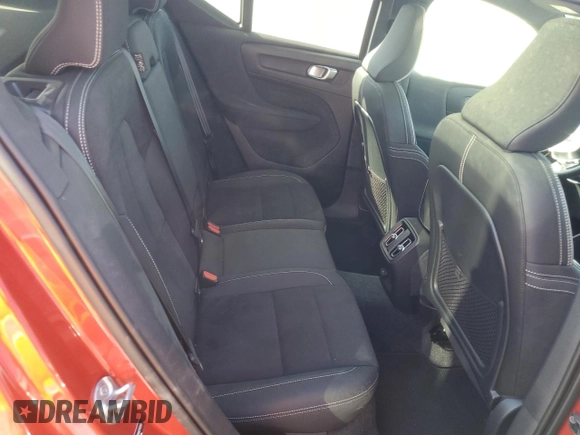 2022 Volvo XC40 Twin Plus z VIN YV4ED3UR4N2717241, wystawiony jako Copart lot #68005304 z przebiegiem Nie podano mil oraz Szkoda całkowita • Salvage title. Historia ofert i sprzedaży dostępna na DreamBid. Obrazek 10.