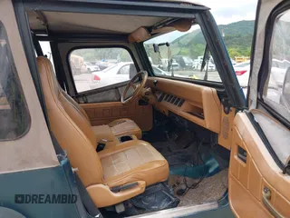 1995 Jeep Wrangler S z VIN 1J4FY19P1SP249453, wystawiony jako IAAI lot #42379722 z przebiegiem 160 066 mil mil oraz . Historia ofert i sprzedaży dostępna na DreamBid. Obrazek 5.