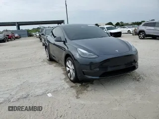 2024 Tesla Model Y Long Range with VIN 7SAYGDEE3RA253354, listed as a Copart auction lot 50524105 with 10,353 mi miles and Salvage Title. Bid and sale history available at DreamBid. Image 14.