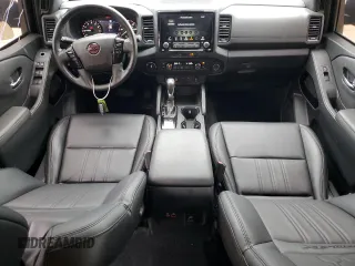 2022 Nissan Frontier Pro-4X z VIN 1N6ED1EKXNN602213, wystawiony jako Copart lot #56967775 z przebiegiem 32 937 mil mil oraz Szkody całkowita. Historia ofert i sprzedaży dostępna na DreamBid. Obrazek 8.