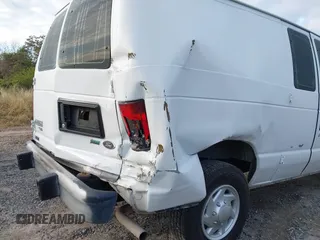 2013 Ford Econoline Cargo Commercial z VIN 1FTNE2EW5DDA45871, wystawiony jako IAAI lot #41422563 z przebiegiem 179 911 mil mil oraz . Historia ofert i sprzedaży dostępna na DreamBid. Obrazek 6.