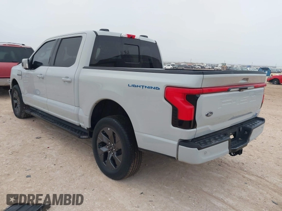 2023 Ford F-150 Lightning Pro z VIN 1FTVW1EL7PWG19070, wystawiony jako IAAI lot #41536193 z przebiegiem 22 654 mil mil oraz . Historia ofert i sprzedaży dostępna na DreamBid. Obrazek 3.