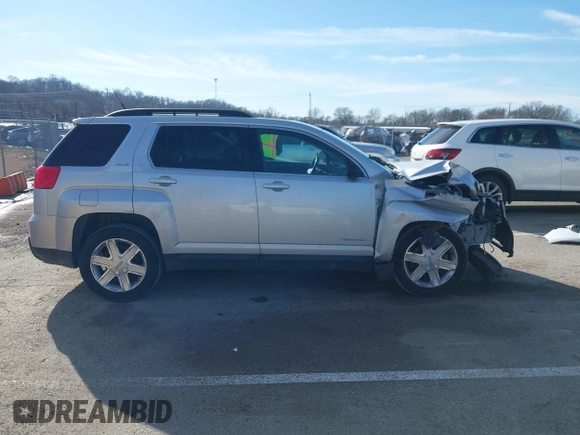 2012 GMC Terrain SLE-2 z VIN 2GKALSEKXC6355632, wystawiony jako IAAI lot #41483807 z przebiegiem 225 482 mil mil oraz . Historia ofert i sprzedaży dostępna na DreamBid. Obrazek 13.