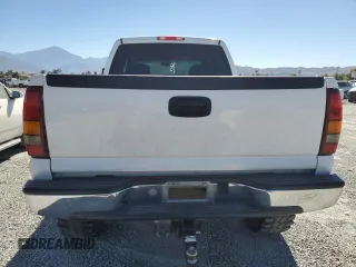 2002 GMC Sierra 1500HD SLE z VIN 1GTGK13U22F213058, wystawiony jako Copart lot #67418174 z przebiegiem 178 940 mil mil oraz Szkody całkowita. Historia ofert i sprzedaży dostępna na DreamBid. Obrazek 6.