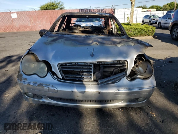 2001 Mercedes-Benz C 230/260/280/320 z VIN WDBRF61J81F084565, wystawiony jako Copart lot #57563974 z przebiegiem Nie podano mil oraz Nie do naprawy • Non repairable. Historia ofert i sprzedaży dostępna na DreamBid. Obrazek 5.