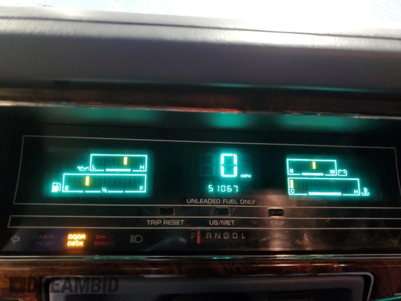 1989 Chrysler New Yorker z VIN 1C3BC663XKD578434, wystawiony jako Copart lot #84945044 z przebiegiem 51 067 mil mil oraz Szkody całkowita. Historia ofert i sprzedaży dostępna na DreamBid. Obrazek 9.