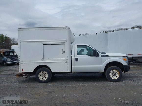 2015 Ford Super Duty F-250 SRW XL with VIN 1FDBF2B69FED21613, listed as a IAAI auction lot 41828456 with 389,777 mi miles. Bid and sale history available at carsss.com. Image 13.
