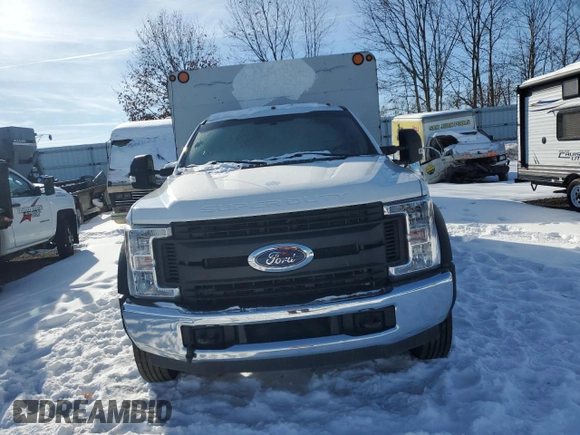2017 Ford F-550 XL z VIN 1FDUF5GT4HDA08499, wystawiony jako Copart lot #41792125 z przebiegiem 105 467 mil mil oraz Tytuł czysty. Historia ofert i sprzedaży dostępna na DreamBid. Obrazek 5.
