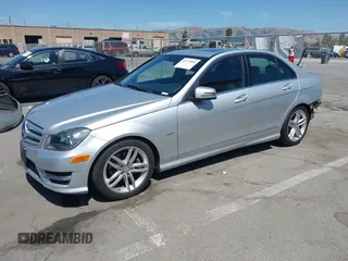2012 Mercedes-Benz C 250 Sport z VIN WDDGF4HB0CA719814, wystawiony jako IAAI lot #42379504 z przebiegiem 88 921 mil mil oraz . Historia ofert i sprzedaży dostępna na DreamBid. Obrazek 2.
