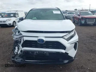 2024 Toyota RAV4 Hybrid XSE with VIN JTME6RFV5RJ060424, listed as a IAAI auction lot 41884481 with 8,730 mi miles and . Bid and sale history available at carsss.com. Image 12.