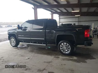 2017 GMC Sierra 2500HD Denali z VIN 1GT12UEY8HF222623, wystawiony jako IAAI lot #41985737 z przebiegiem 133 683 mil mil oraz . Historia ofert i sprzedaży dostępna na DreamBid. Obrazek 14.