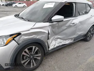 2019 Nissan Kicks SR with VIN 3N1CP5CU1KL535075, listed as a IAAI auction lot 42051466 with 73,730 mi miles. Bid and sale history available at carsss.com. Image 6.