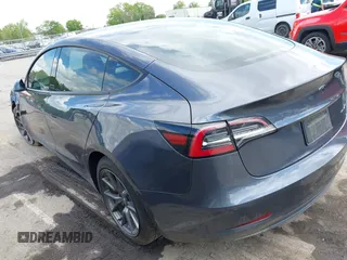 2022 Tesla Model 3 Long Range z VIN 5YJ3E1EB4NF175634, wystawiony jako IAAI lot #42021674 z przebiegiem 39 475 mil mil oraz . Historia ofert i sprzedaży dostępna na DreamBid. Obrazek 3.