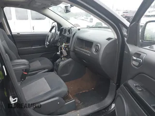 2013 Jeep Compass Latitude with VIN 1C4NJDEB3DD221904, listed as a IAAI auction lot 41691631 with 134,683 mi miles. Bid and sale history available at carsss.com. Image 5.