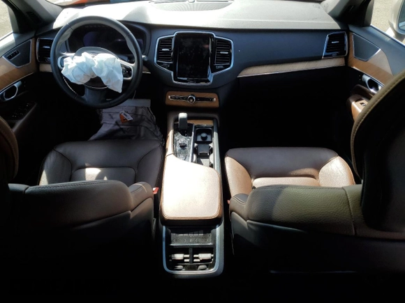 2023 Volvo XC90 Plus with VIN YV4062PN8P1984589, listed as a Copart auction lot 48710965 with 26,945 mi miles and Salvage Title. Bid and sale history available at carsss.com. Image 8.