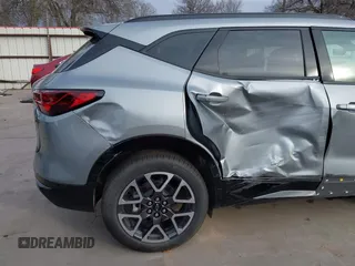 2025 Chevrolet Blazer RS с VIN 3GNKBKRS3SS124978, выставлен на аукционе IAAI как лот 41679182 с пробегом 3 532 миль миль и . История ставок и продаж доступна на DreamBid. Изображение 20.
