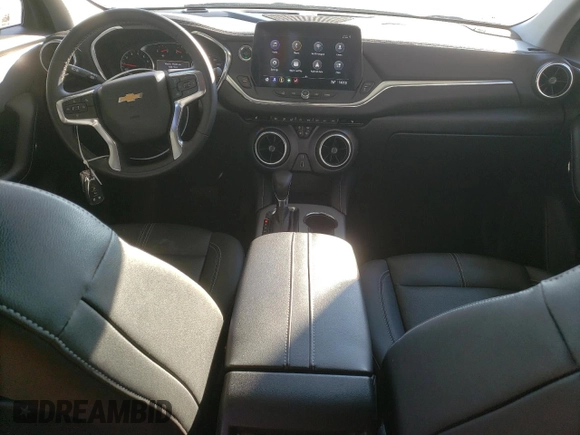 2024 Chevrolet Blazer LT z VIN 3GNKBJR45RS163609, wystawiony jako Copart lot #82987384 z przebiegiem 27 882 mil mil oraz Nie do naprawy • Non repairable. Historia ofert i sprzedaży dostępna na DreamBid. Obrazek 8.