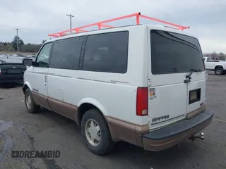 2000 GMC Safari with VIN 1GKEL19W1YB519900, listed as a IAAI auction lot 41836122 with 209,302 mi miles. Bid and sale history available at carsss.com. Image 3.