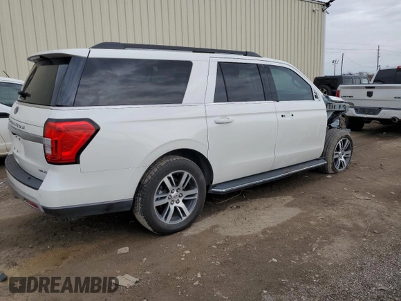 2023 Ford Expedition Max XLT with VIN 1FMJK1H87PEA45198, listed as a Copart auction lot 41470695 with 30,814 mi miles and Salvage title. Bid and sale history available at DreamBid. Image 3.