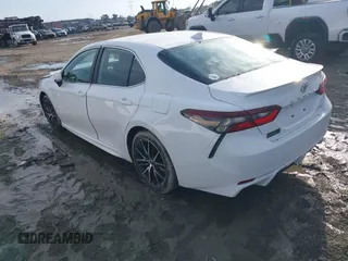 2022 Toyota Camry SE with VIN 4T1G11AK6NU713742, listed as a IAAI auction lot 41607534 with 64,181 mi miles. Bid and sale history available at carsss.com. Image 3.