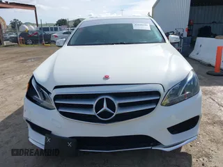 2014 Mercedes-Benz E 350 Sport z VIN WDDHF5KB7EA877606, wystawiony jako IAAI lot #41600100 z przebiegiem 99 682 mil mil oraz . Historia ofert i sprzedaży dostępna na DreamBid. Obrazek 13.