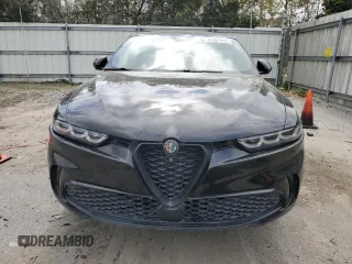 2024 Alfa Romeo Tonale Veloce z VIN ZASPATDW2R3054217, wystawiony jako Copart lot #49301915 z przebiegiem Nie podano mil oraz Nie do naprawy. Historia ofert i sprzedaży dostępna na DreamBid. Obrazek 5.