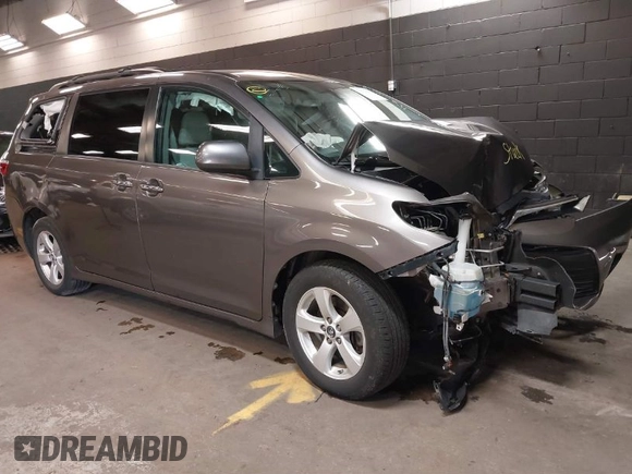 2020 Toyota Sienna LE Auto Access Seat with VIN 5TDKZ3DC5LS048096, listed as a IAAI auction lot 41821689 with 39,158 mi miles. Bid and sale history available at carsss.com. Image 1.