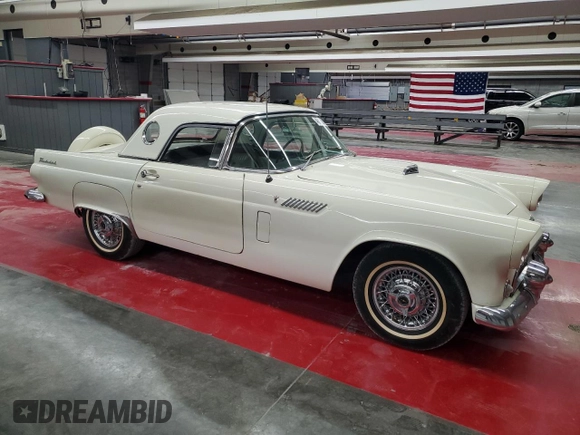 1956 Ford Thunderbird с VIN P6FH207435, выставлен на аукционе Copart как лот 46185885 с пробегом 15 314 миль миль и Чистый • Clean title. История ставок и продаж доступна на DreamBid. Изображение 4.