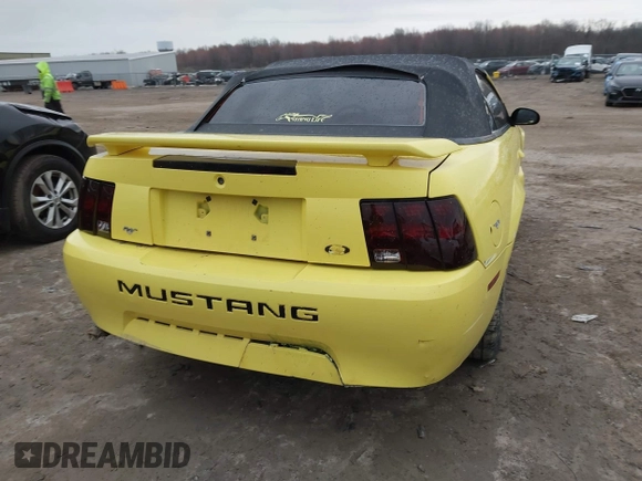 2001 Ford Mustang Deluxe with VIN 1FAFP44431F121250, listed as a IAAI auction lot 41929731 with 198,339 mi miles. Bid and sale history available at carsss.com. Image 4.