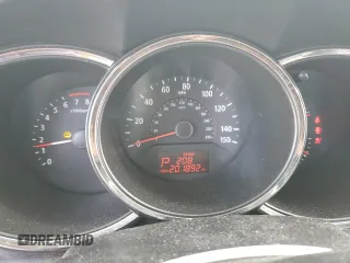 2013 Kia Sorento LX z VIN 5XYKTCA66DG423668, wystawiony jako Copart lot #43718905 z przebiegiem 201 892 mil mil oraz Szkoda całkowita • Salvage title. Historia ofert i sprzedaży dostępna na DreamBid. Obrazek 9.