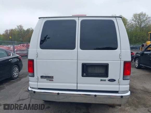 2014 Ford Econoline Passenger XL with VIN 1FBNE3BL4EDA97935, listed as a IAAI auction lot 42187031 with 228,696 mi miles. Bid and sale history available at carsss.com. Image 16.